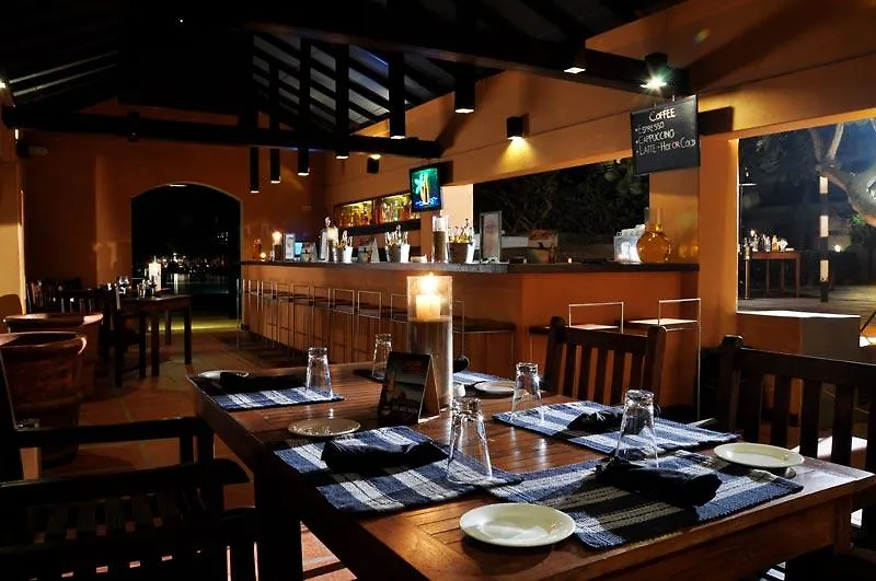Hotel Jetwing Blue Negombo 5*,