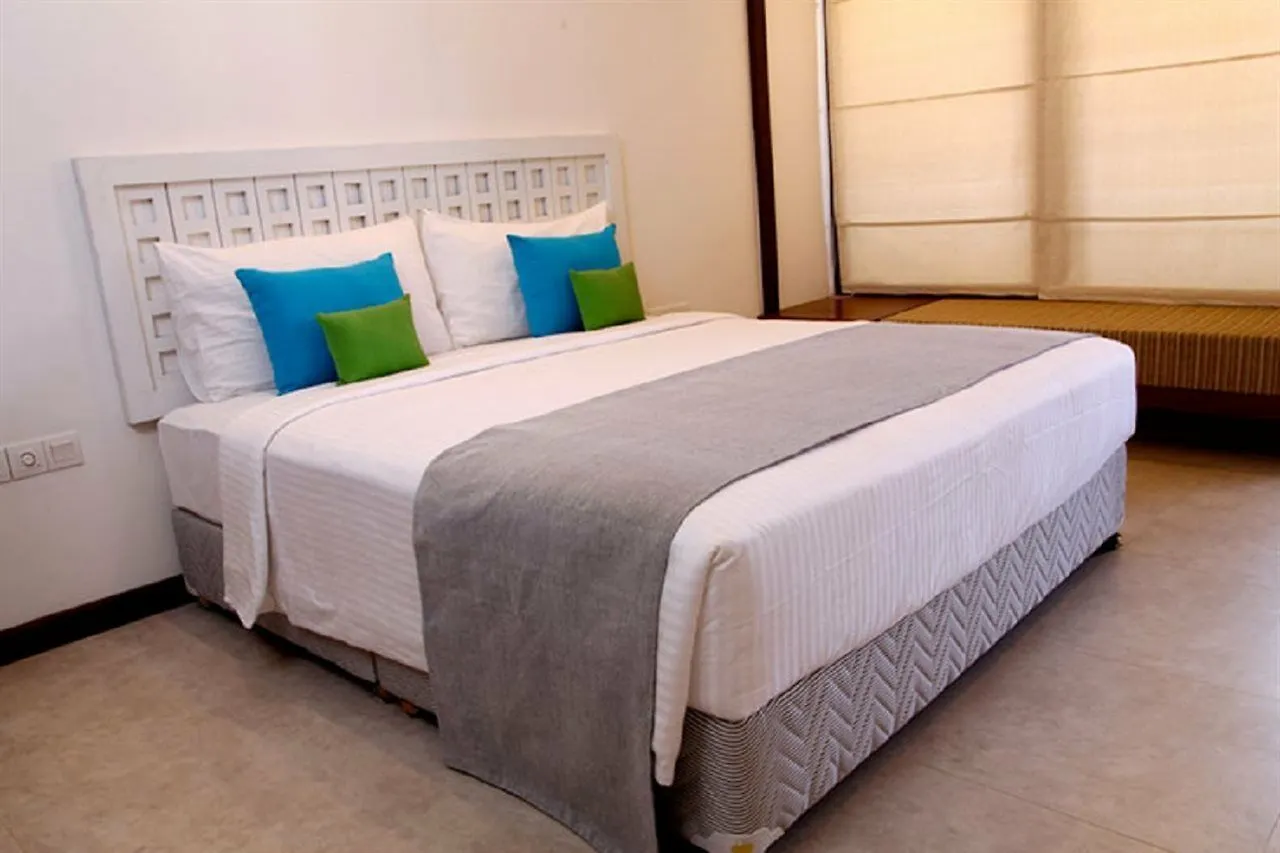 Hotel Jetwing Blue Negombo 5*,